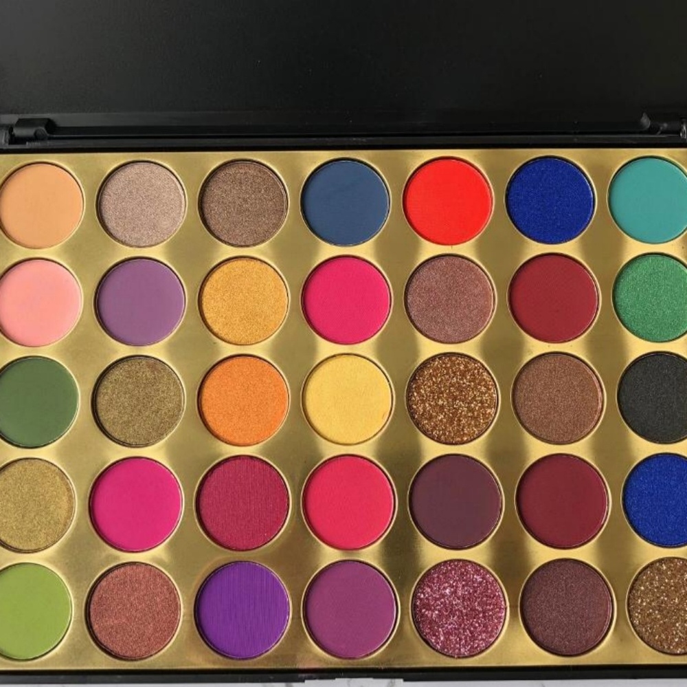 35 all in one Dime Diva Lash eyeshadow palette